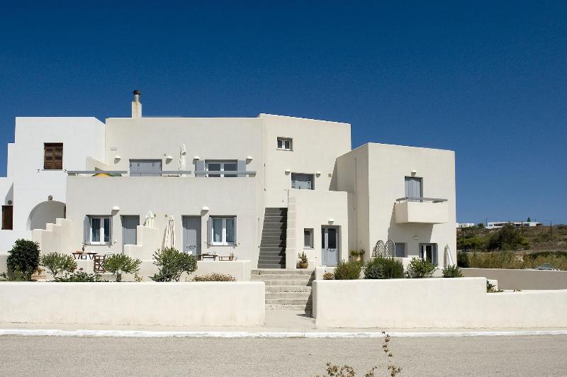 Tsakanos Home Adamantas  Exterior photo